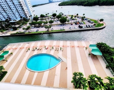 400 Kings Point Drive - Photo Thumbnail 27