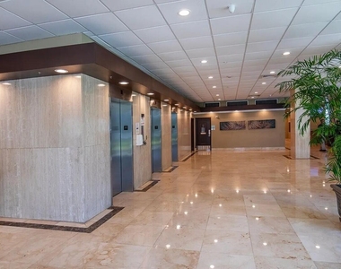 400 Kings Point Drive - Photo Thumbnail 6