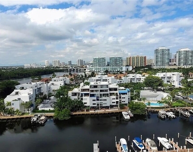 400 Kings Point Drive - Photo Thumbnail 20