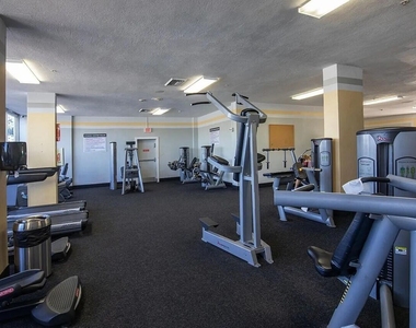 400 Kings Point Drive - Photo Thumbnail 5