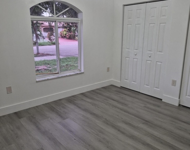 20431 Nw 18th Avenue - Photo Thumbnail 6