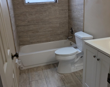 3502 Riverside Drive - Photo Thumbnail 6