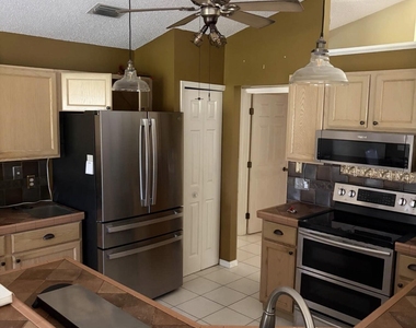 1825 Sw Import Drive - Photo Thumbnail 2