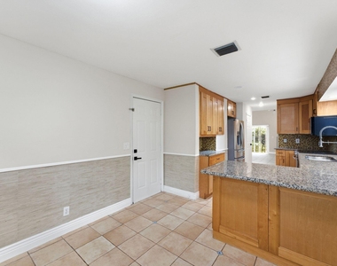 11375 Lakeview Drive - Photo Thumbnail 7
