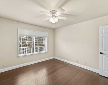 11375 Lakeview Drive - Photo Thumbnail 17