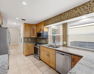 11375 Lakeview Drive - Photo Thumbnail 5
