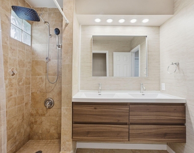 11375 Lakeview Drive - Photo Thumbnail 18