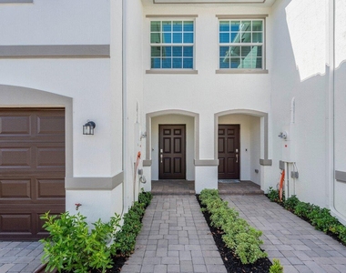 6758 Broadwater Lane - Photo Thumbnail 3
