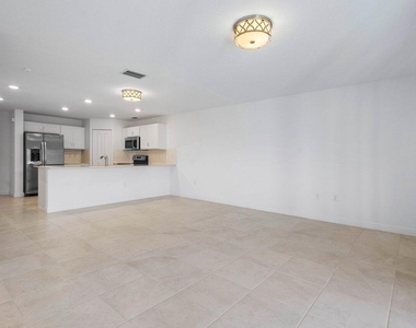 6758 Broadwater Lane - Photo Thumbnail 12