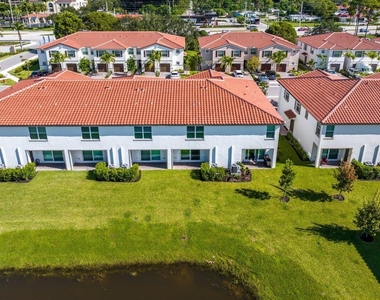 6758 Broadwater Lane - Photo Thumbnail 27