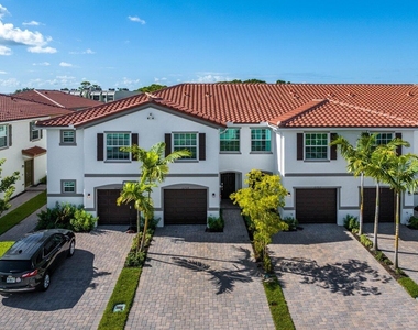 6758 Broadwater Lane - Photo Thumbnail 25
