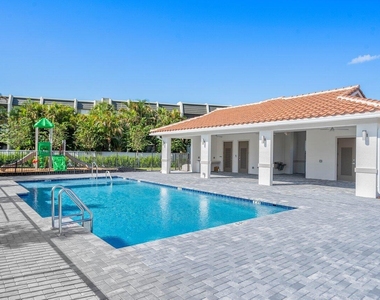 6758 Broadwater Lane - Photo Thumbnail 22