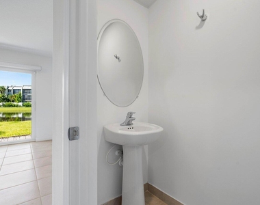 6758 Broadwater Lane - Photo Thumbnail 8