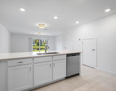 6758 Broadwater Lane - Photo Thumbnail 6