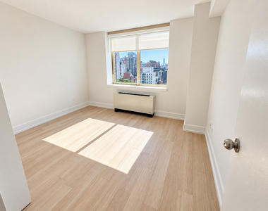 420 West 42nd Street - Photo Thumbnail 7