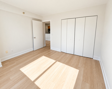 420 West 42nd Street - Photo Thumbnail 8