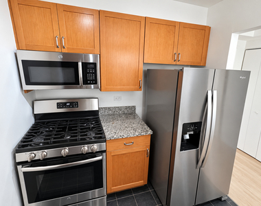 420 West 42nd Street - Photo Thumbnail 5