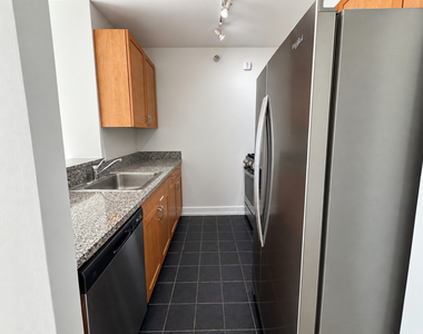 420 West 42nd Street - Photo Thumbnail 3