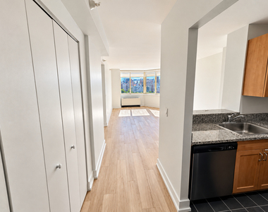 420 West 42nd Street - Photo Thumbnail 2