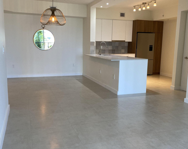 17100 N Bay Road - Photo Thumbnail 2