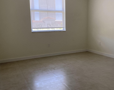 17100 N Bay Road - Photo Thumbnail 12
