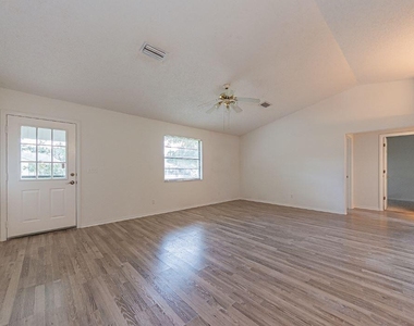 1636 20th Place Sw - Photo Thumbnail 2