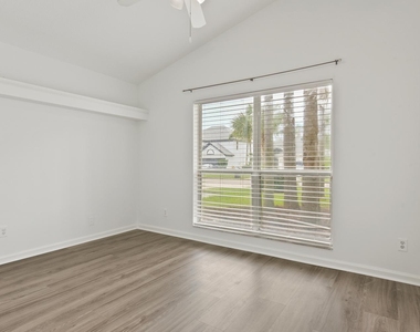 713 Nw Waterlily Place - Photo Thumbnail 5