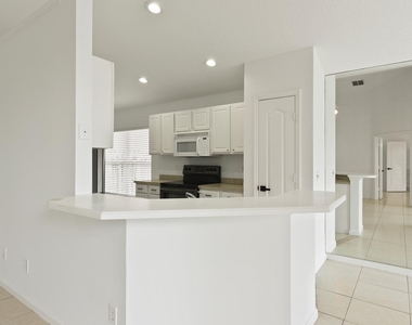713 Nw Waterlily Place - Photo Thumbnail 12