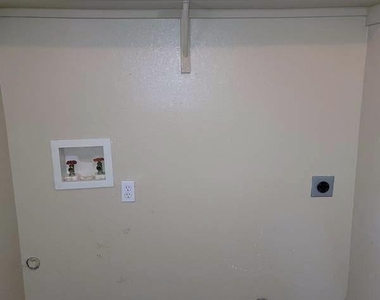 920 Sierra Vista Court - Photo Thumbnail 7