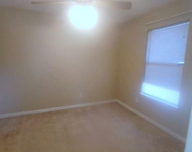 920 Sierra Vista Court - Photo Thumbnail 12