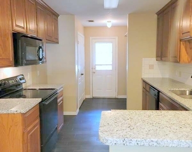 920 Sierra Vista Court - Photo Thumbnail 6