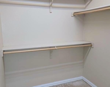 920 Sierra Vista Court - Photo Thumbnail 4