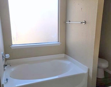 920 Sierra Vista Court - Photo Thumbnail 9