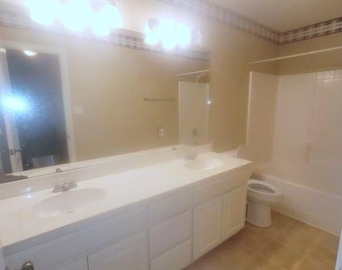 920 Sierra Vista Court - Photo Thumbnail 11