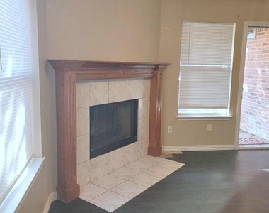 920 Sierra Vista Court - Photo Thumbnail 2