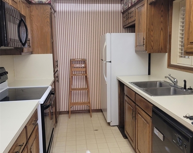 212 W Knox Street - Photo Thumbnail 2