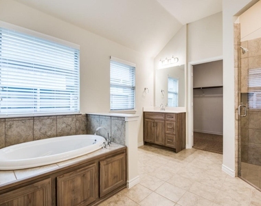 7024 Mapleshade Way - Photo Thumbnail 15