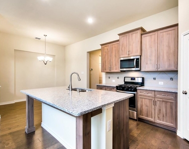 7024 Mapleshade Way - Photo Thumbnail 10