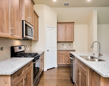 7024 Mapleshade Way - Photo Thumbnail 11