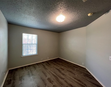 8059 Raleigh Court - Photo Thumbnail 14