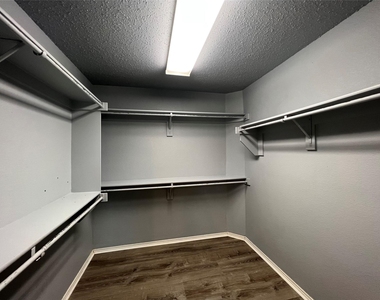 8059 Raleigh Court - Photo Thumbnail 10