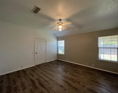 8059 Raleigh Court - Photo Thumbnail 9