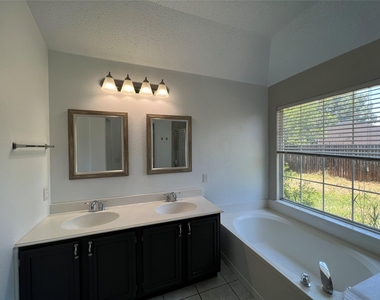 8059 Raleigh Court - Photo Thumbnail 11