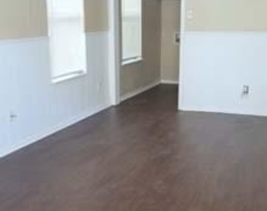 105 E Tyler Street - Photo Thumbnail 1