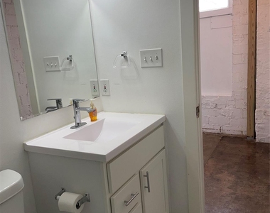 3129 Ross Avenue - Photo Thumbnail 7