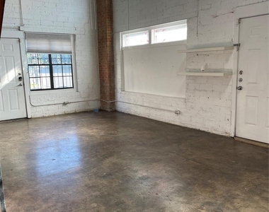 3129 Ross Avenue - Photo Thumbnail 10