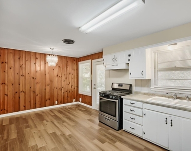 1811 W College Street - Photo Thumbnail 5