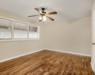 1811 W College Street - Photo Thumbnail 10