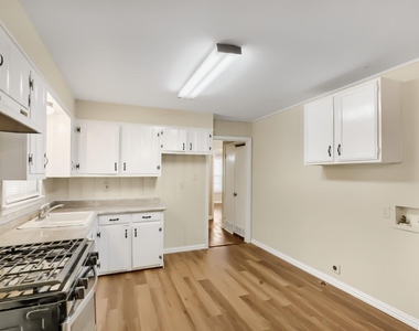1811 W College Street - Photo Thumbnail 6