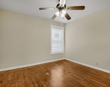 1811 W College Street - Photo Thumbnail 8